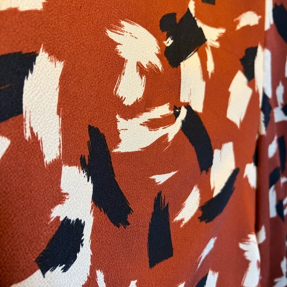 Want major power vibes? This Lush silky deep orange, navy& white jumpsuit is it - Picture 13 of 14